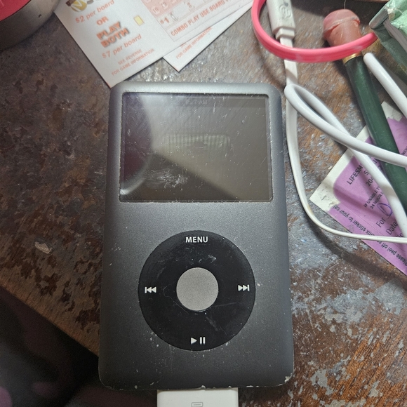 Ipods classics and adapters - Picture 2 of 4